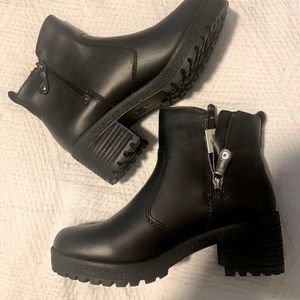 Cougar, size 10 - waterproof low black bootie